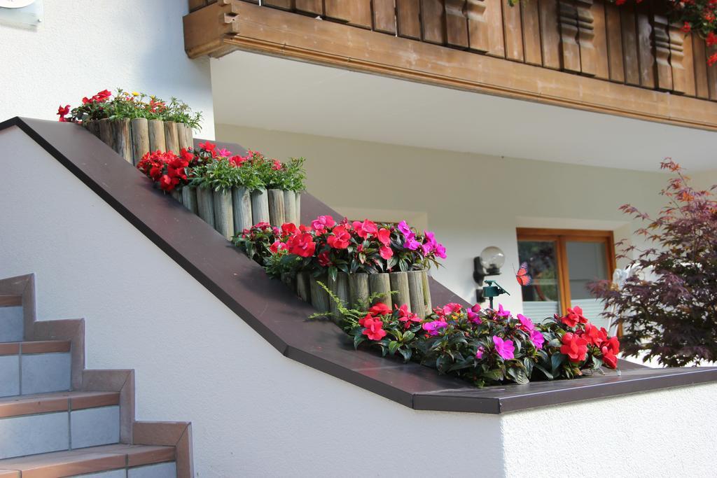 Aparthotel Garni Haus Hubertus Malles Venosta Exterior foto