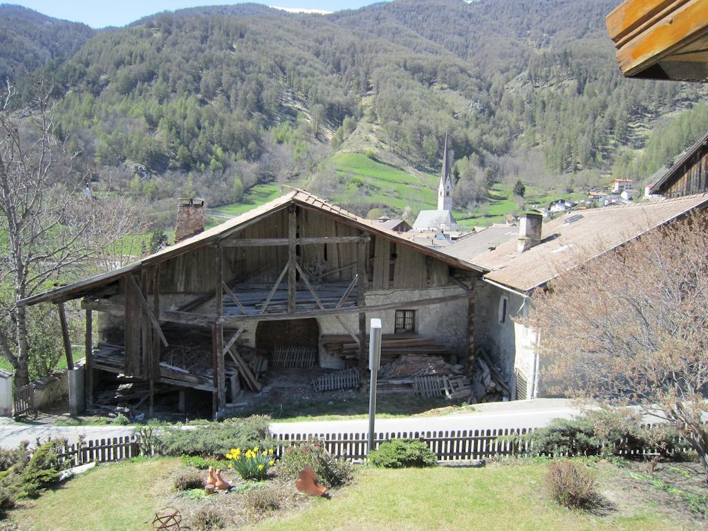 Aparthotel Garni Haus Hubertus Malles Venosta Exterior foto