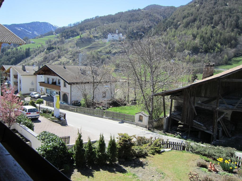 Aparthotel Garni Haus Hubertus Malles Venosta Exterior foto