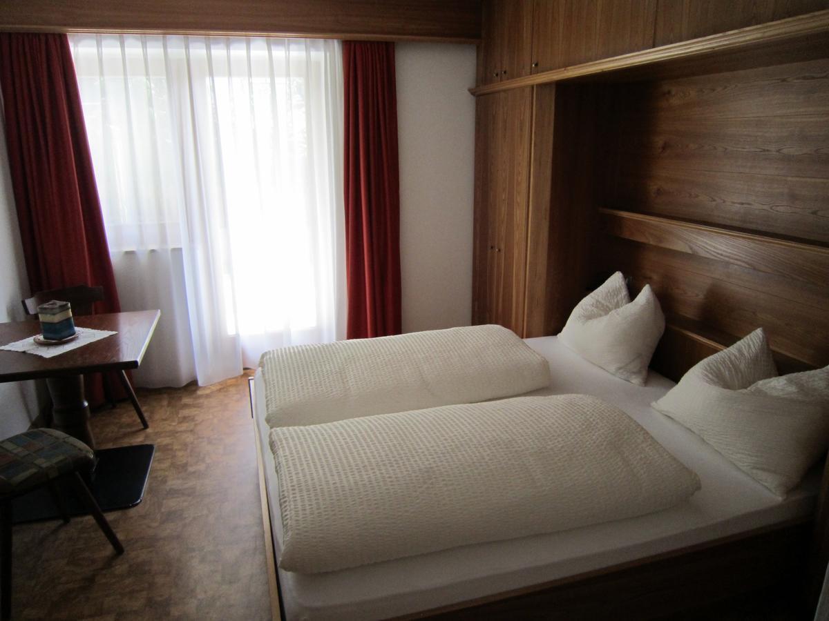 Aparthotel Garni Haus Hubertus Malles Venosta Exterior foto