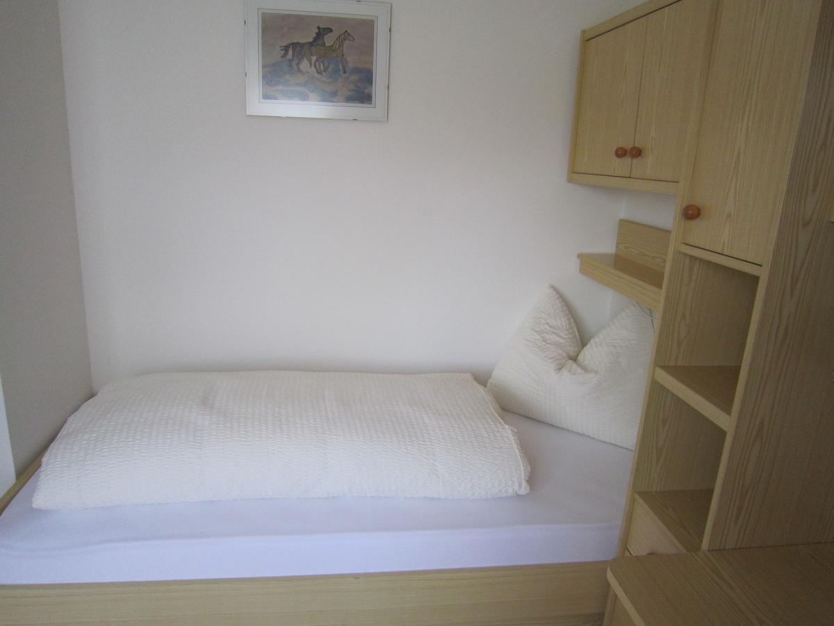 Aparthotel Garni Haus Hubertus Malles Venosta Exterior foto