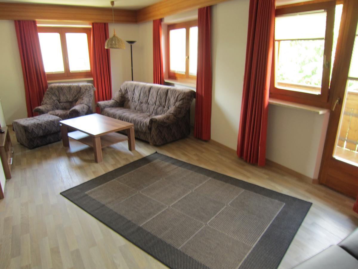Aparthotel Garni Haus Hubertus Malles Venosta Exterior foto